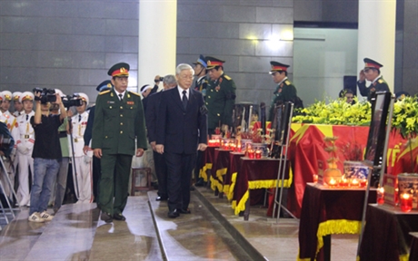 พิธีเคารพศพผู้บังคับบัญชาและทหาร๑๘นายที่เสียชีวิตในขณะที่ปฏิบัติหน้าที่